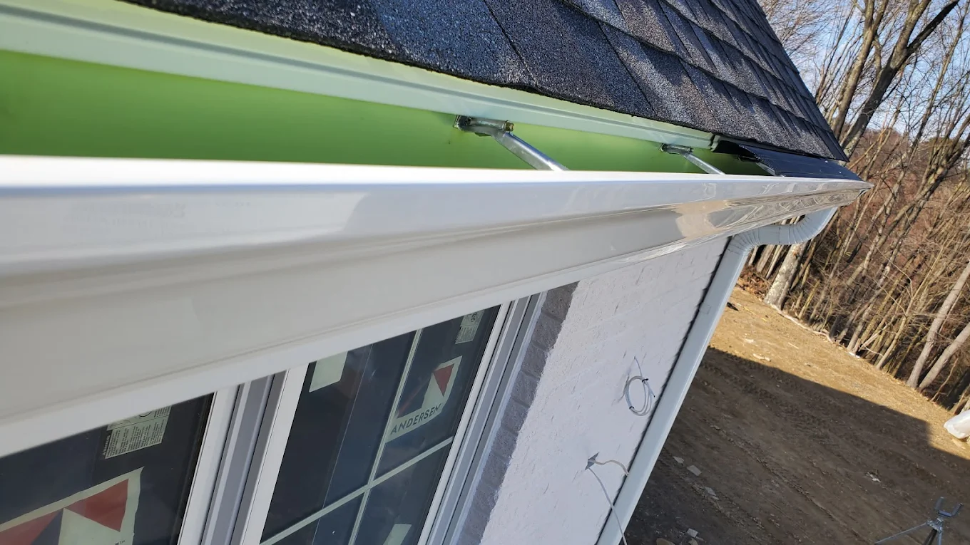 seamless-gutter-installation-pic
